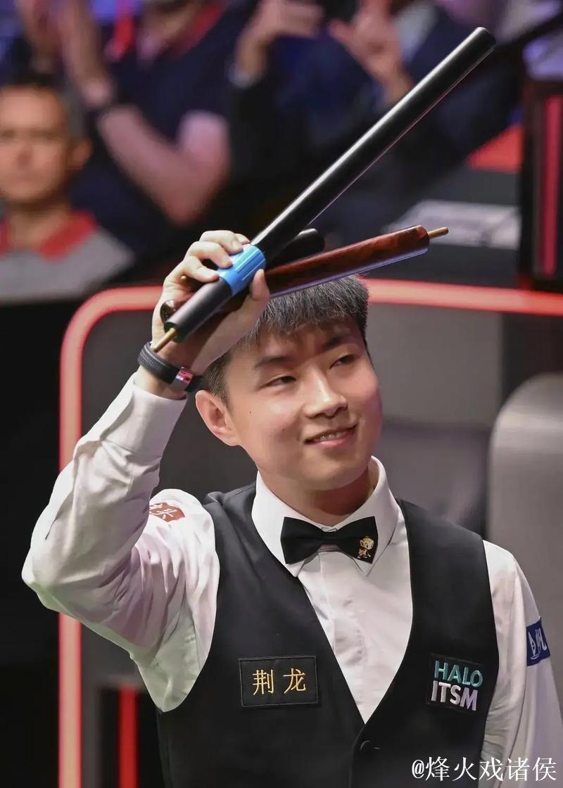 赵心童6-5绝杀威尔逊 首次闯进斯诺克冠中冠赛四强 赵心童6-5绝杀威尔逊 首次闯进斯诺克冠中冠赛四强